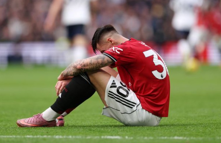 อาการเจ็บหัวเข่าของ Benjamin Sesko