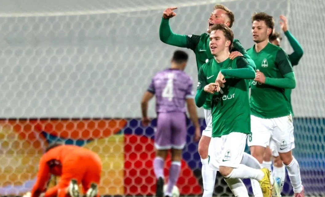 ความหวังในการเลื่อนชั้นสู่คอนเฟอเรนซ์ลีกของแชมร็อก โรเวอร์สเริ่มริบหรี่ลงในไอซ์แลนด์ ufa169