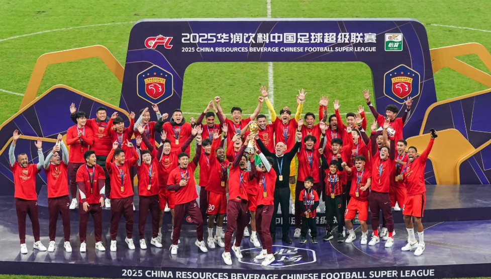 ท่าเรือเซี่ยงไฮ้คว้าแชมป์ CSL เป็นสมัยที่ 3 ติดต่อกัน อาเบรูของปักกิ่ง กัวอันคว้ารองเท้าทองคำ ufa800